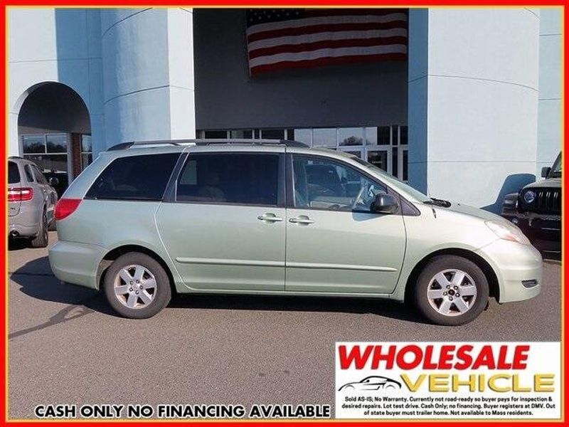 2008 Toyota Sienna CEImage 2