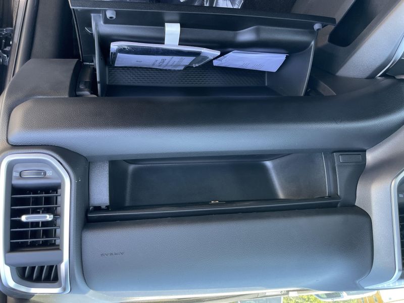 2025 Ram 2500 Big Horn photo 16