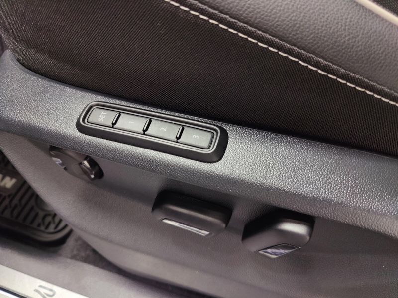 Used 2024 Volkswagen Tiguan AWD SEL R-Line w/Sunroof/NavImage 23