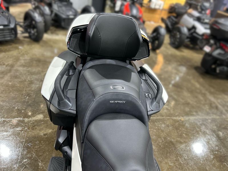 New 2026 Can-Am SPYDER RT SEA-TO-SKY (SE6) Image 24