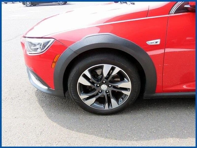 Used 2018 Buick Regal TourX EssenceImage 4