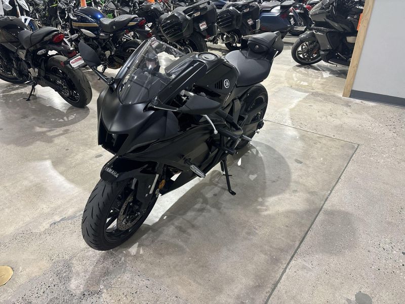 Used 2025 Yamaha YZF-R7 Image 12