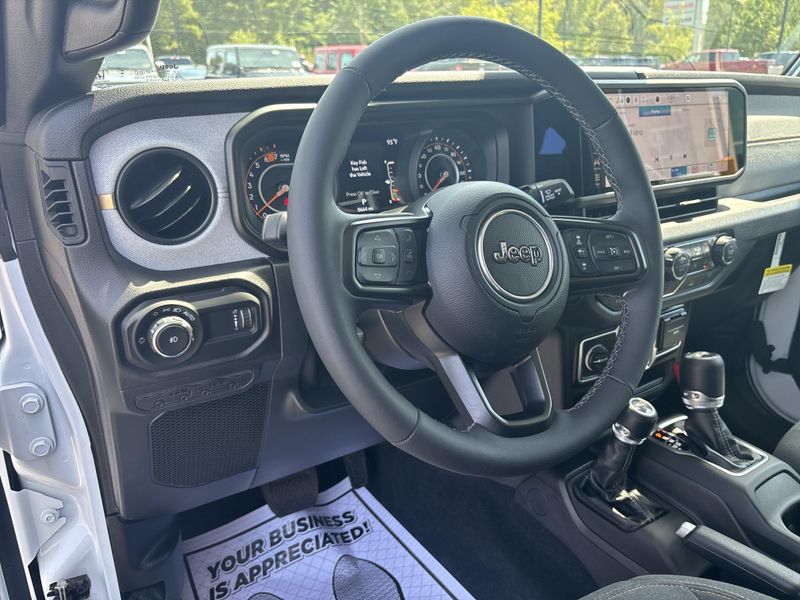 Used 2026 Jeep Wrangler Sport SImage 12