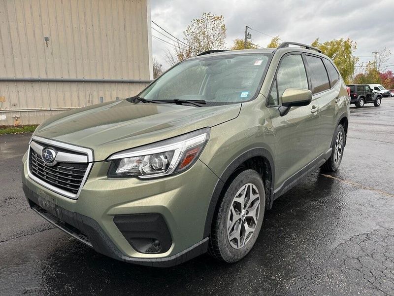 2020 Subaru Forester Premium photo 3