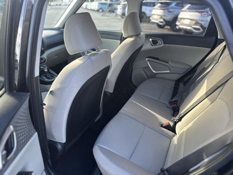 Used 2023 Kia Soul LXImage 12