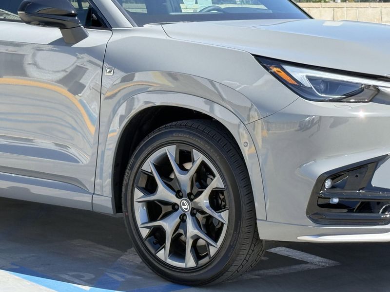 New 2026 Lexus TX 500h F SPORT Performance LuxuryImage 4