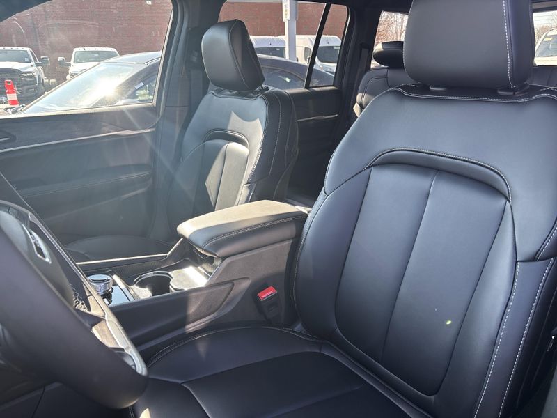 New 2025 Jeep Grand Cherokee Limited 4x4Image 29