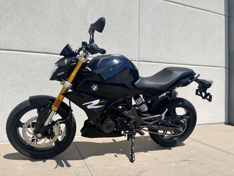 2024 BMW G 310 R in a COSMIC BLACK 2 exterior color. Cross Country Cycle 201-288-0900 crosscountrycycle.net 