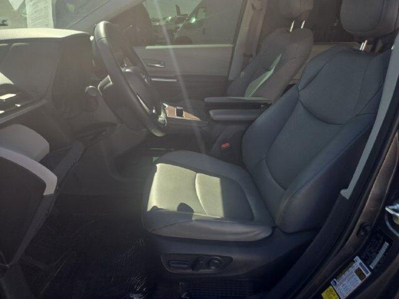 Used 2023 Toyota Sienna XLEImage 19