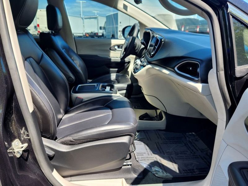 2023 Chrysler Pacifica Touring LImage 36