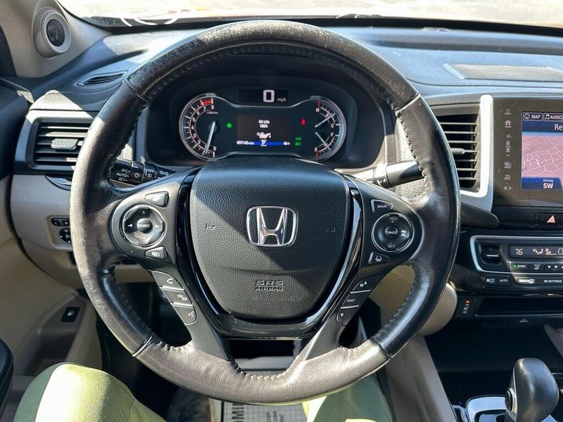 2018 Honda Ridgeline RTL-EImage 2