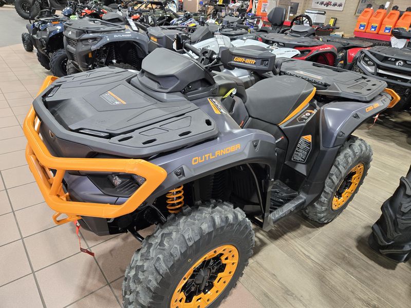 New 2025 Can-Am OUTLANDER XTP 1000R MINERAL GREY AND ORANGE CRUSH Image 4
