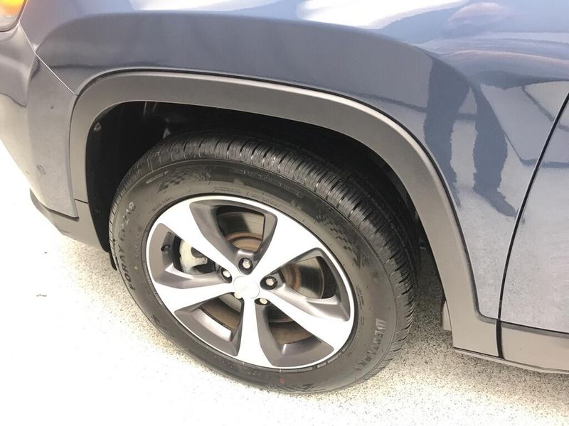 Used 2021 Jeep Cherokee LimitedImage 6