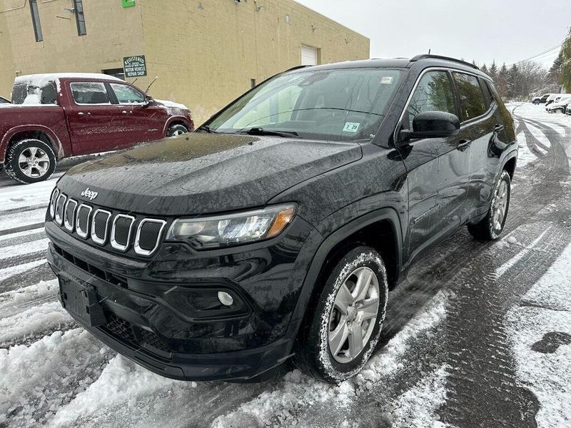 2022 Jeep Compass Latitude photo 3