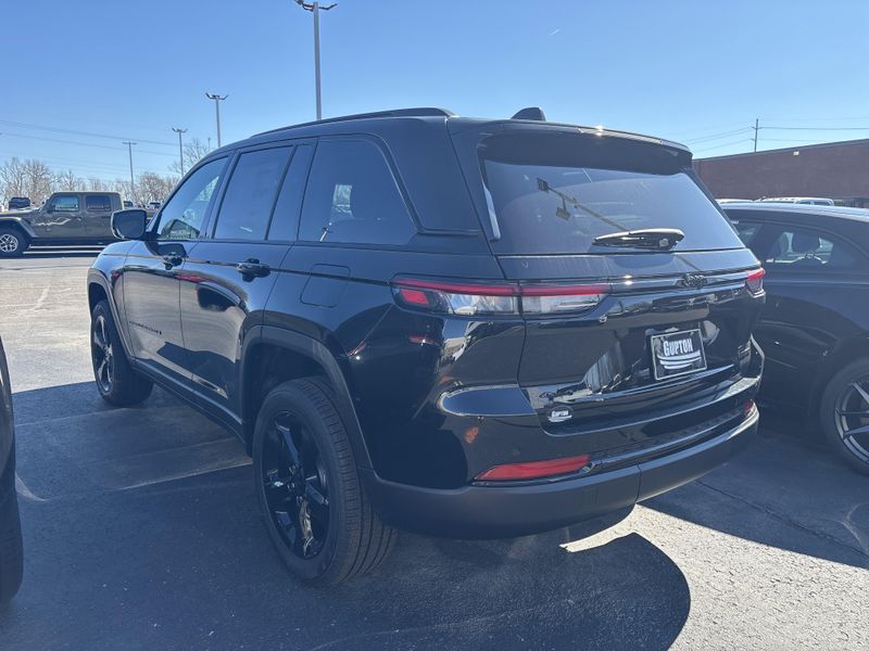 New 2025 Jeep Grand Cherokee Limited 4x4Image 14