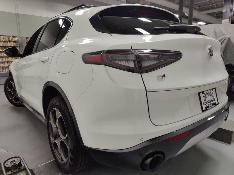2024 Alfa Romeo Stelvio Ti AWD w/Sunroof/NavImage 12