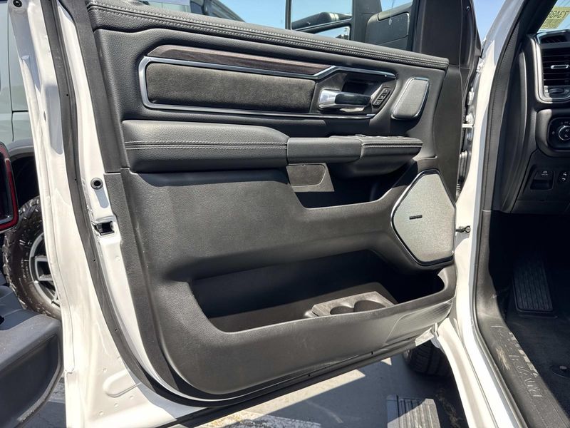 New 2026 RAM 1500 Laramie Crew Cab 4x4 6'4' Box