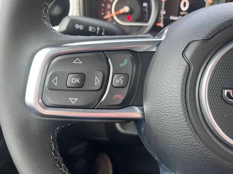New 2025 Jeep Wrangler 4-door SaharaImage 18