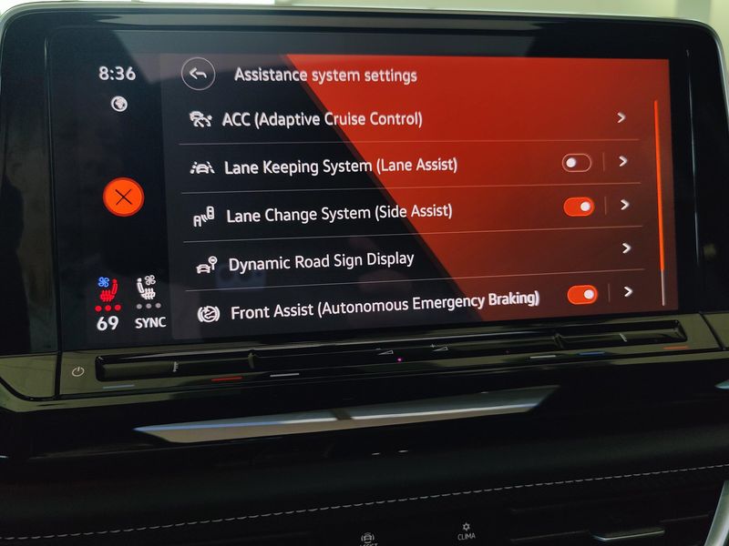 Used 2026 Volkswagen Atlas Cross Sport SEL AWD R-Line Black w/Sunroof/NavImage 22