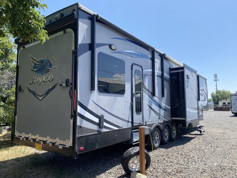2016 JAYCO SEISMIC 4112 Image 3