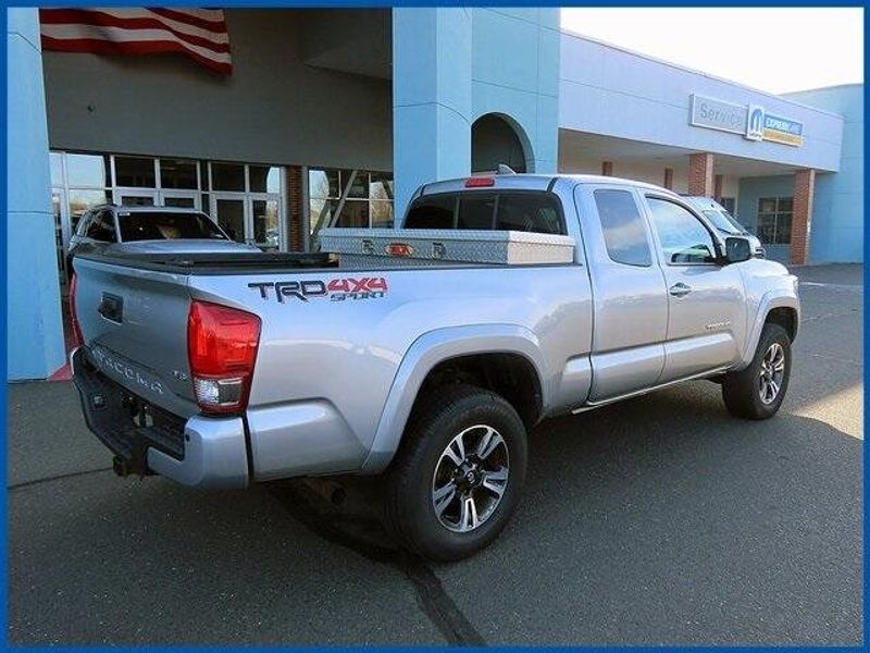 2017 Toyota Tacoma TRD SportImage 7