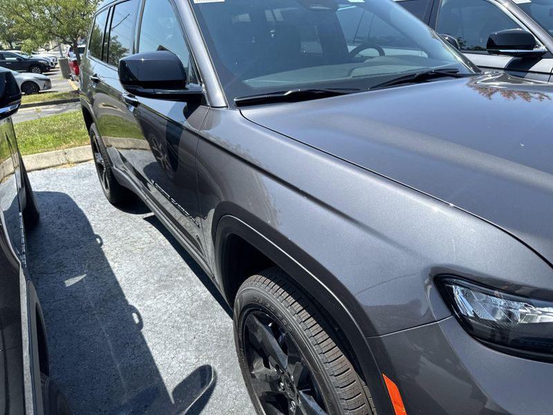 New 2025 Jeep Grand Cherokee L Limited 4x4Image 4