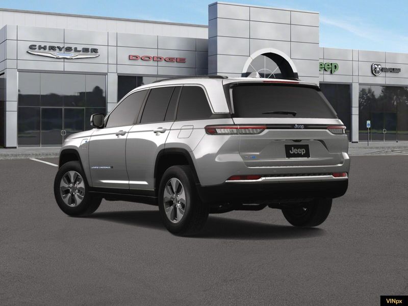 2024 Jeep Grand Cherokee 4xe photo 3