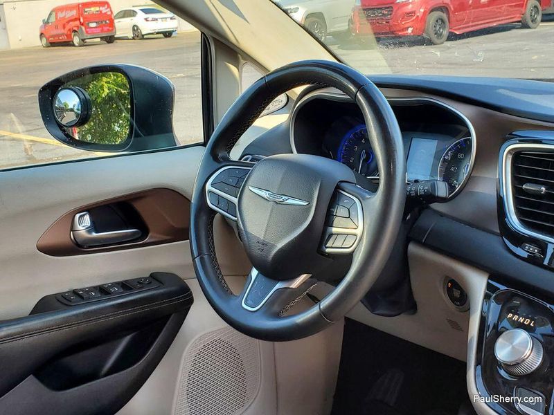Used 2023 Chrysler Voyager LXImage 28