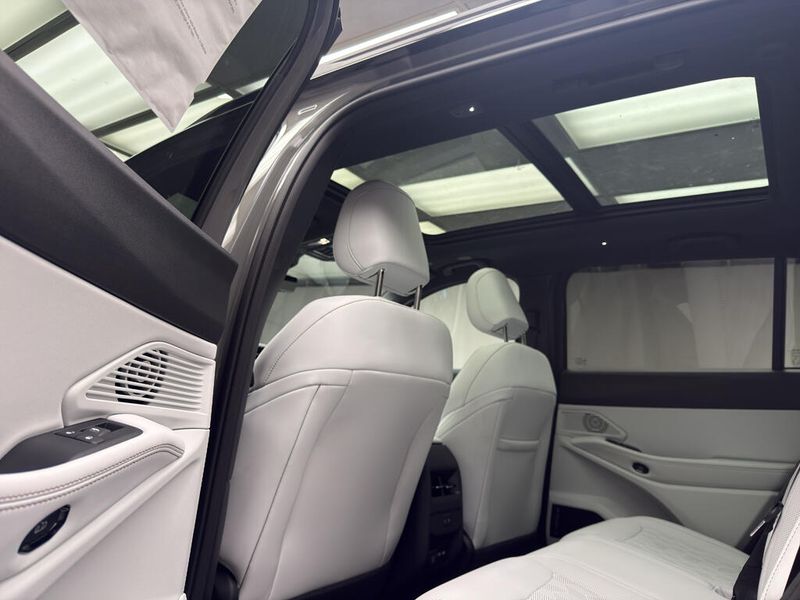 New 2026 Jeep Cherokee Overland 4x4Image 13