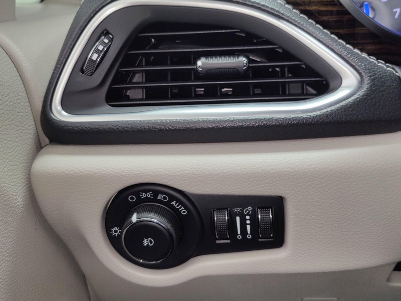 2024 Chrysler Pacifica Limited AWD w/Safety SphereImage 33