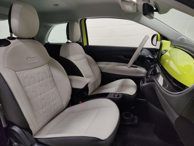 New 2025 Fiat 500e IconaImage 5