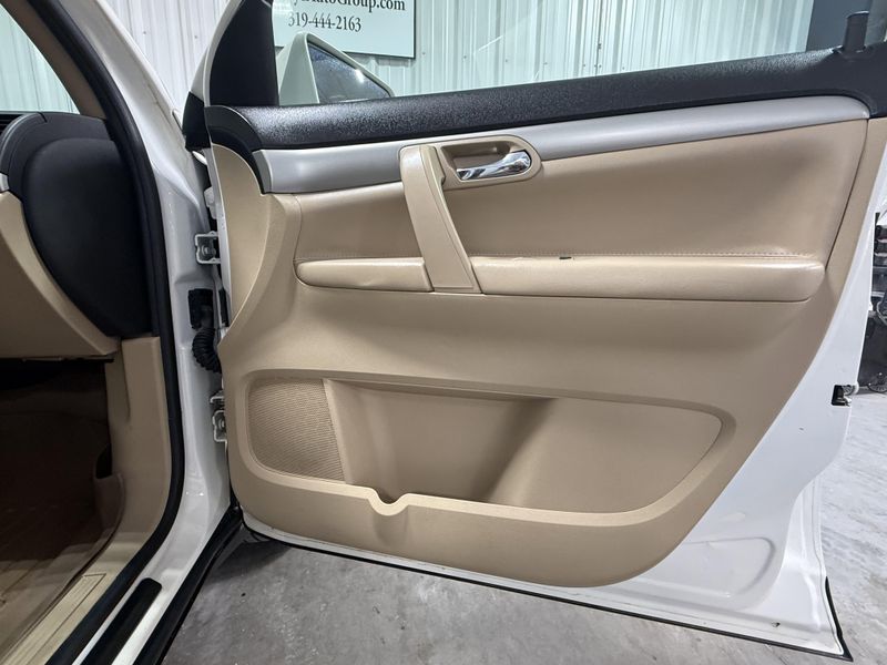Used 2010 Saturn Outlook XE PremiumImage 11