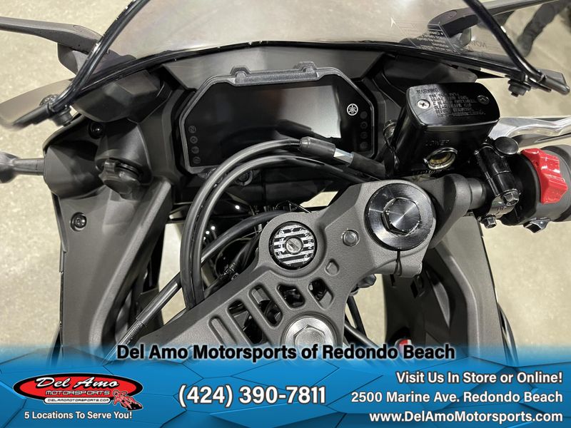 2025 Yamaha YZF-R3 ABS Image 5
