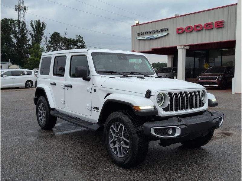 New 2025 Jeep Wrangler 4-door SaharaImage 7