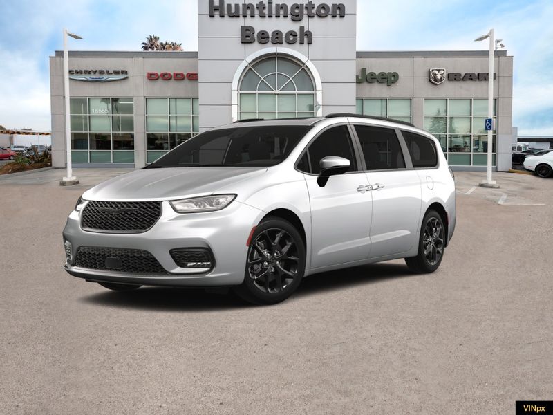 2023 Chrysler Pacifica Limited AWDImage 1
