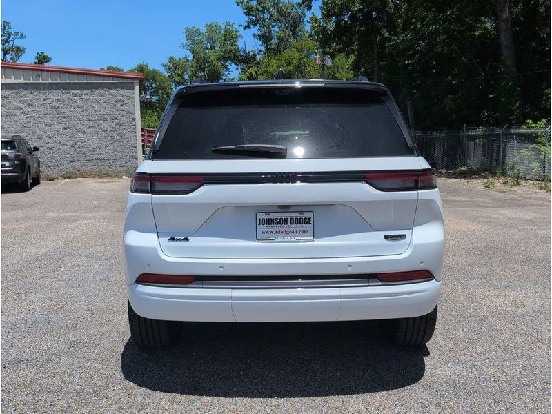 New 2026 Jeep Grand Cherokee Summit 4x4Image 4