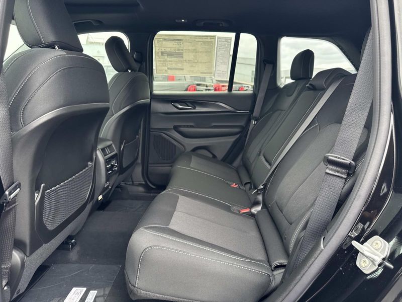 New 2026 Jeep Grand Cherokee Laredo X 4x2