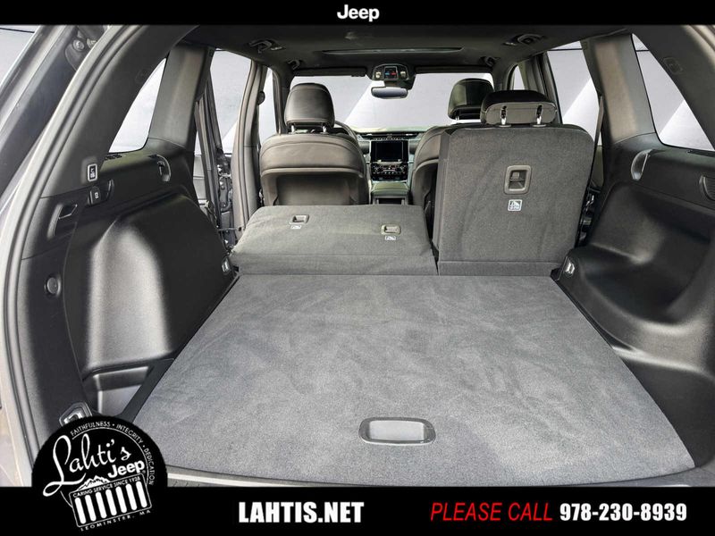 2023 Jeep Grand Cherokee Altitude photo 17