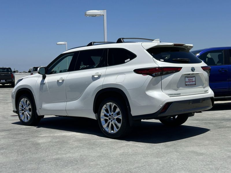 Used 2021 Toyota Highlander LimitedImage 5