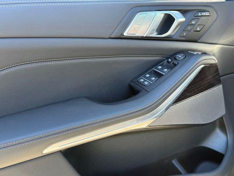 New 2026 BMW X7 xDrive40iImage 17