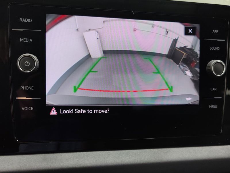 Used 2025 Volkswagen Jetta SE w/SunroofImage 18