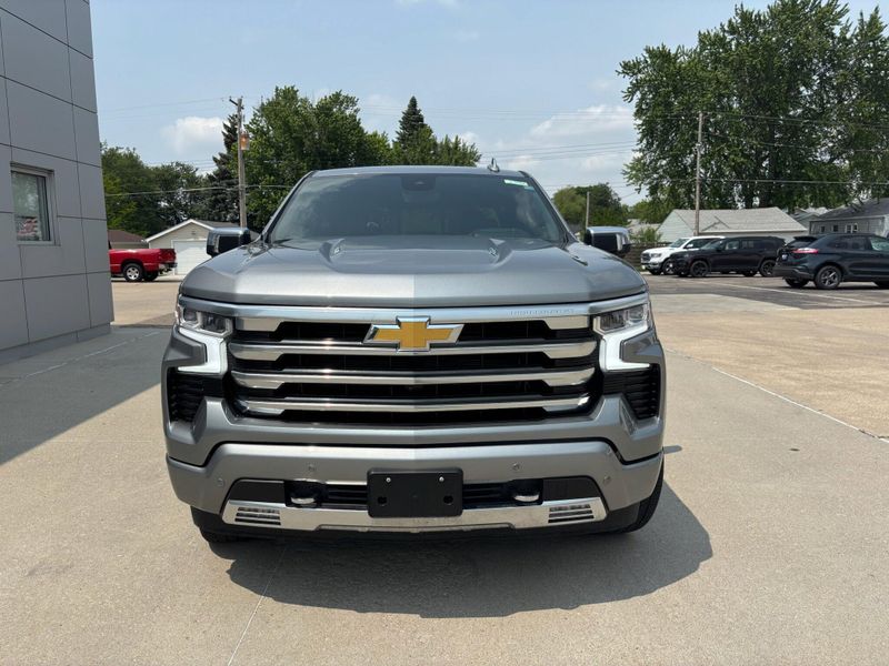 Used 2023 Chevrolet Silverado 1500 High CountryImage 3