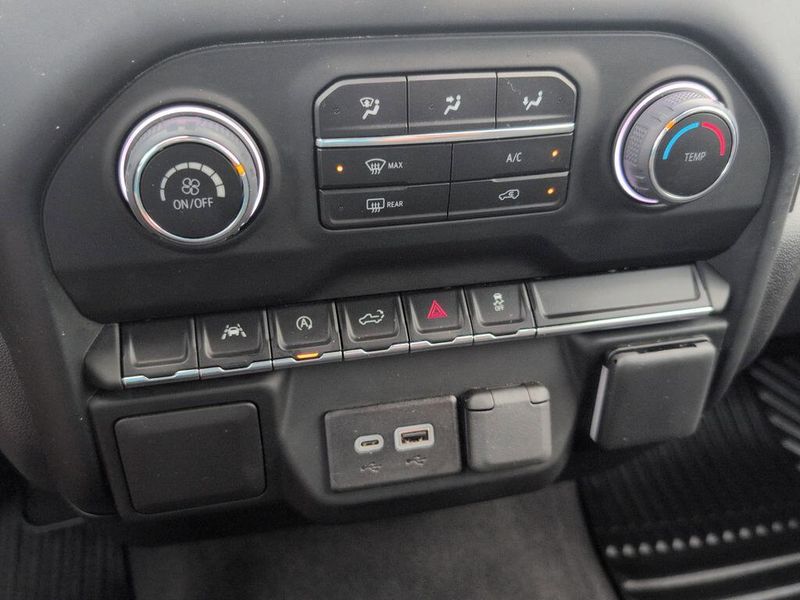 2024 Chevrolet Silverado CustomImage 17