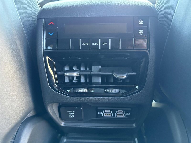 2024 Jeep Grand Cherokee L Altitude XImage 19