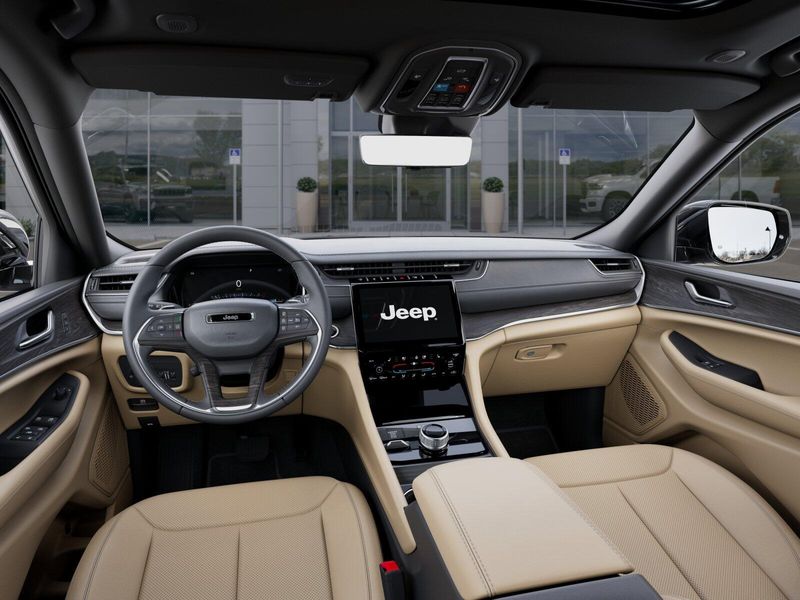 New 2025 Jeep Grand Cherokee Limited 4x4Image 24