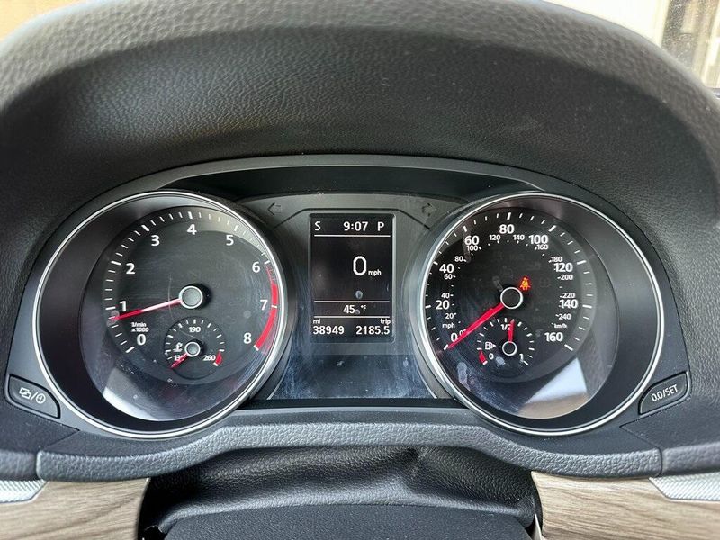 2018 Volkswagen Passat 2.0T SEImage 31