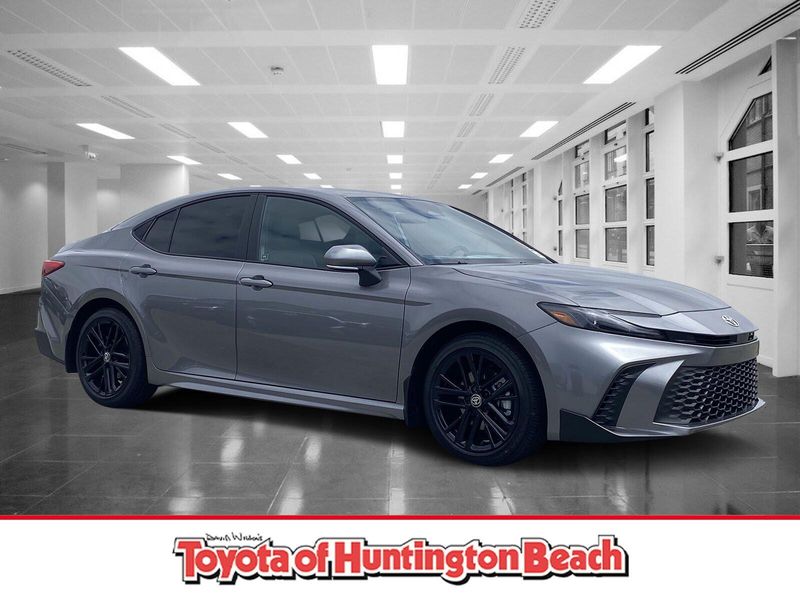 2025 Toyota Camry Image 1