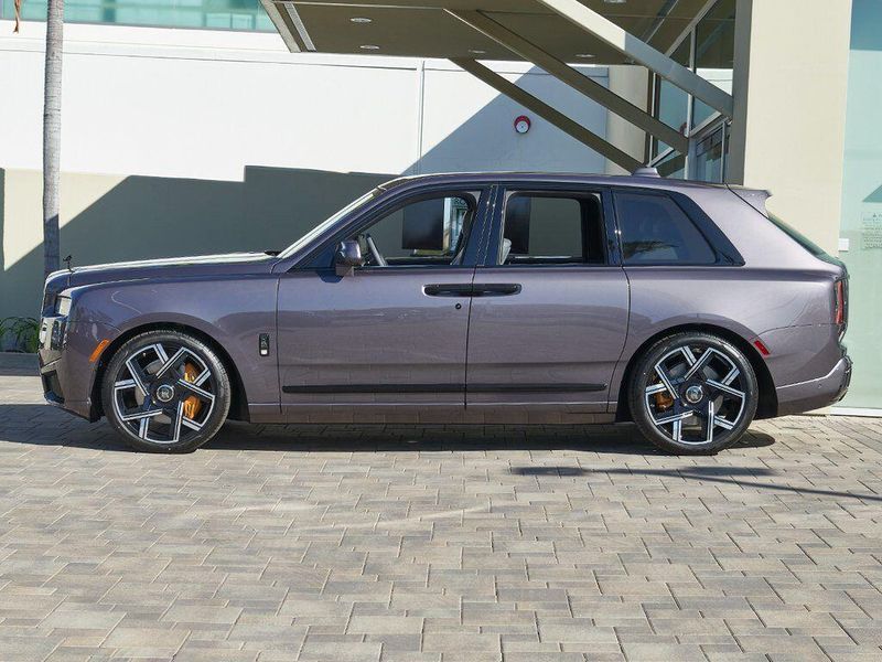 New 2026 Rolls-Royce Cullinan Black BadgeImage 3