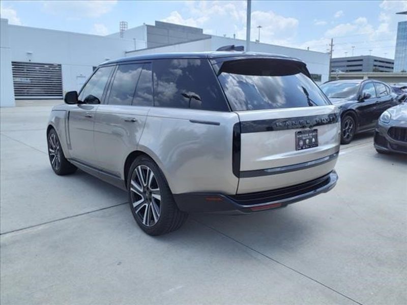 2023 Land Rover Range Rover SEImage 2