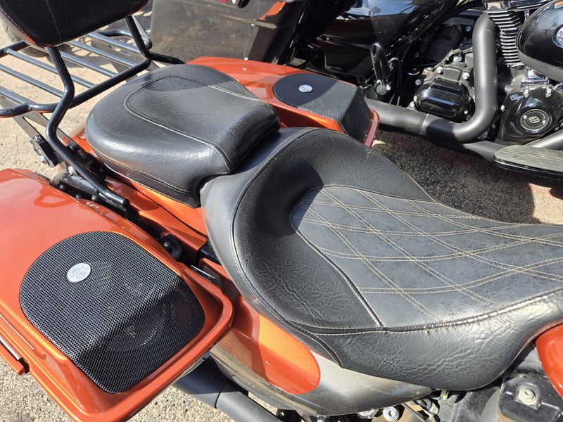 USED 2013 HARLEY ROAD GLIDE CVO  CUSTOM Image 11